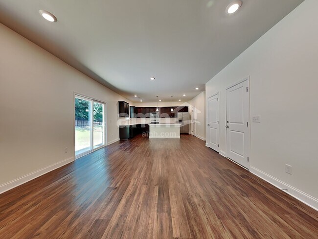 Building Photo - 2052 Windsor Park Ave