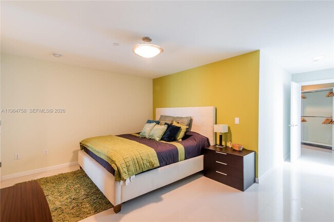 Building Photo - 2950 NE 188th St