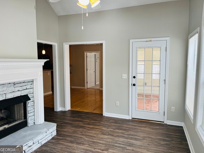 Building Photo - 50 Rock Mill Ct