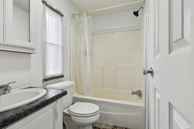 Building Photo - 121 Timber Ridge St