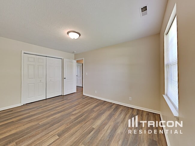 Building Photo - 11733 Shannon Pointe Rd