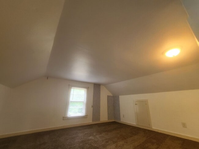 Building Photo - 2 Bedroom 1 Bath House -- outside of town -- Available 08/05/2026