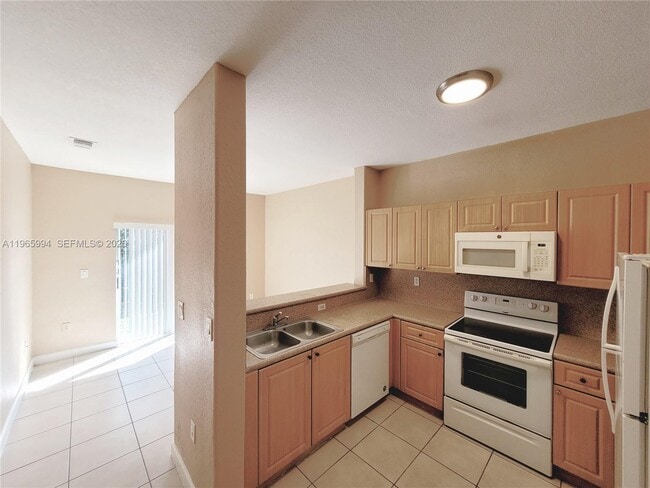 Building Photo - 2903 SE 17th Ave