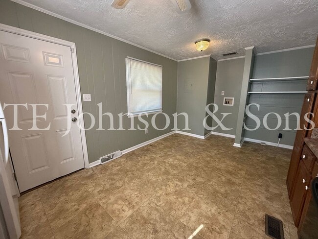 Building Photo - Charming 4 Bedroom in Winston Salem