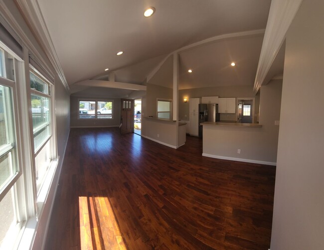 Building Photo - Beautiful, updated home close to Poly and ...