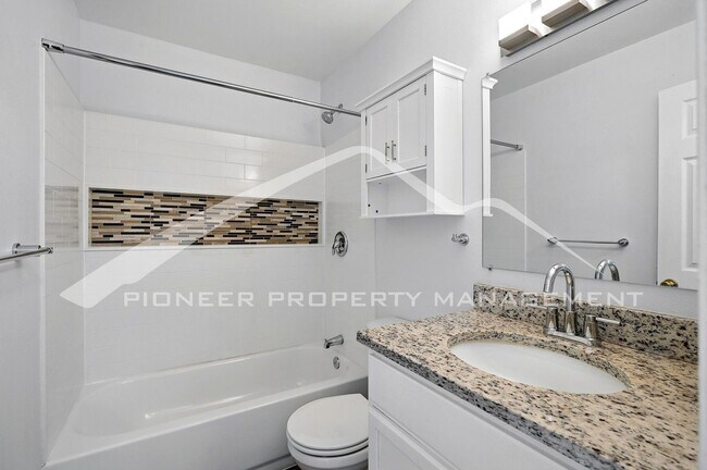 Building Photo - Charming Condo with Washer/Dryer and Mount...