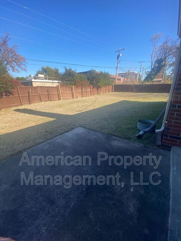 Building Photo - 2111 S Birmingham Ct