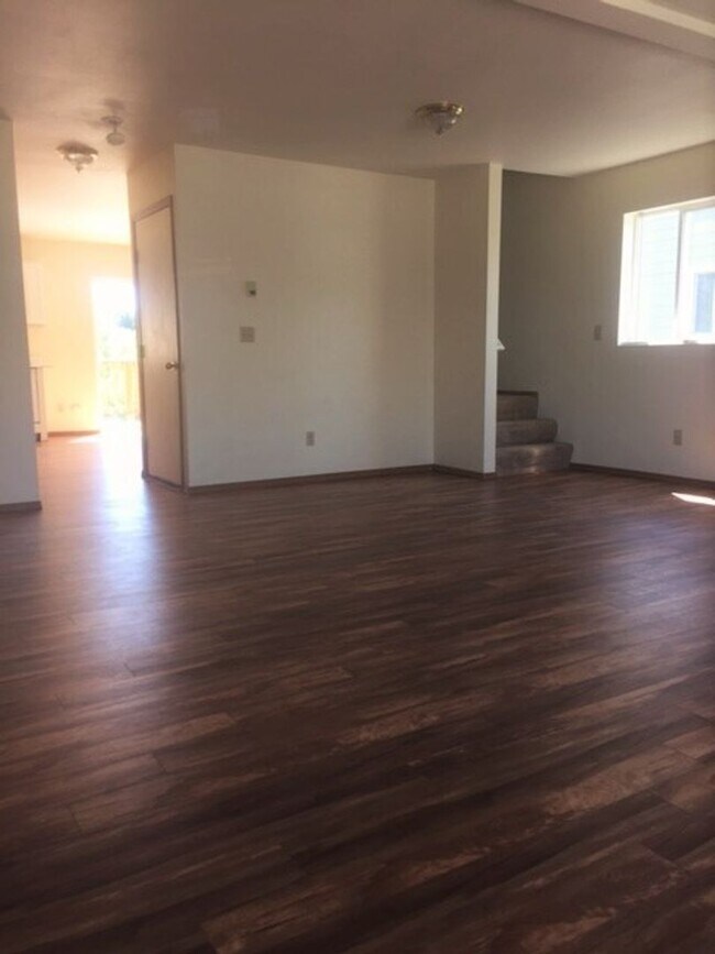 Building Photo - 1731 W Kagy Blvd