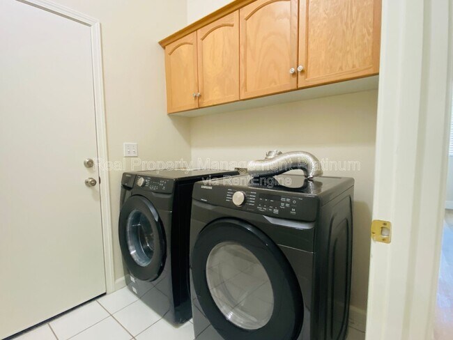 Building Photo - 2916 Roberts Ave