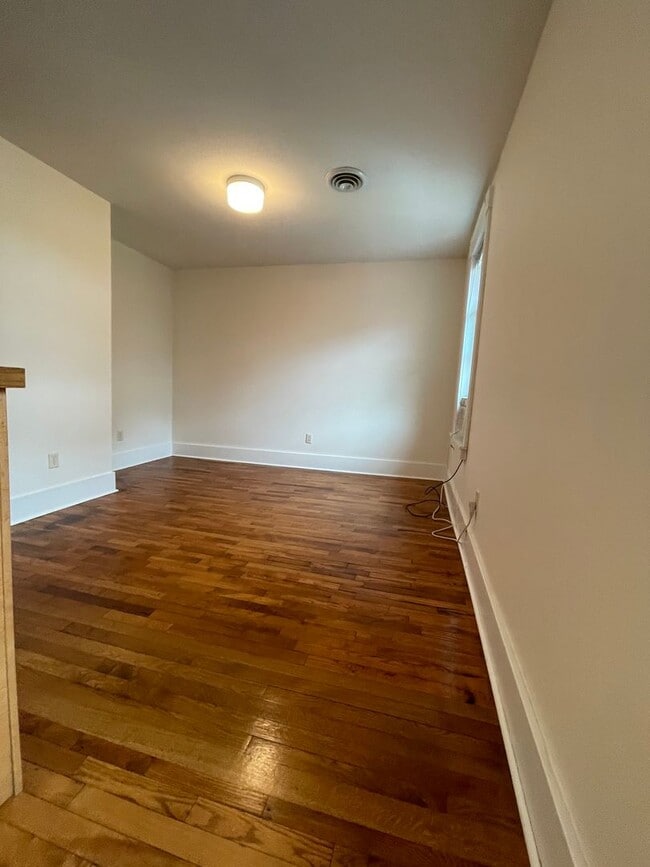 Building Photo - 2 Bedroom Apartment on the Northside