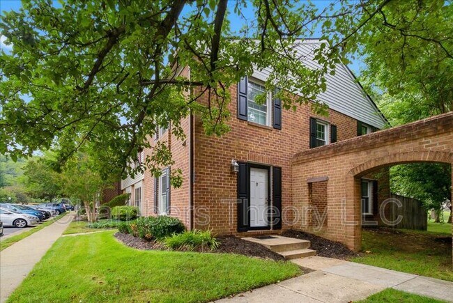 Building Photo - 5713 Independence Cir