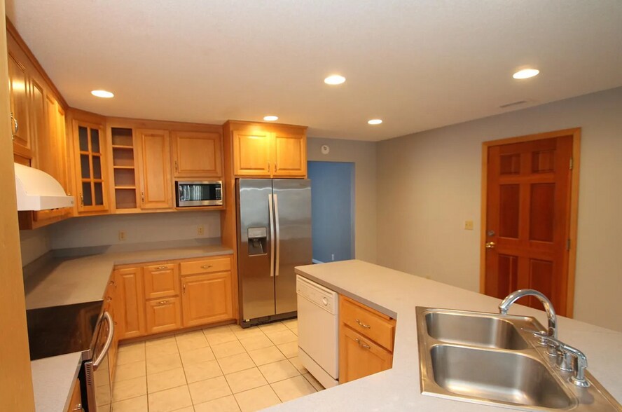 Building Photo - 4219 Oak Drive Ln