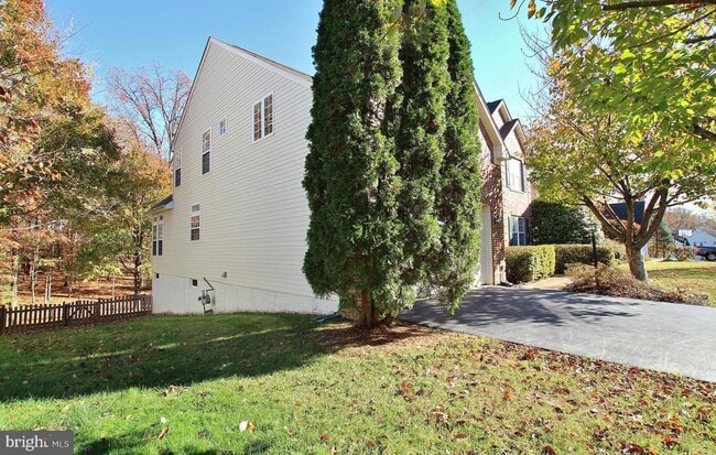 Building Photo - 15417 Duckling Pl