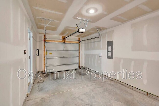 Building Photo - 703 Hilchot Dr