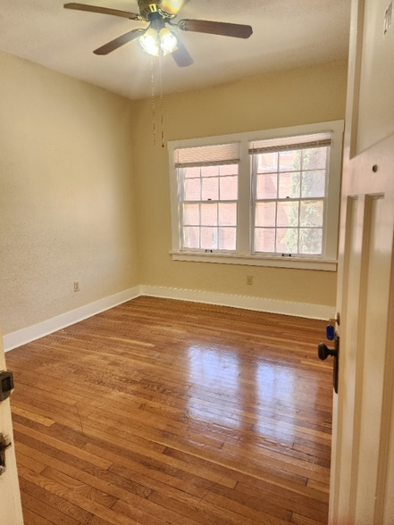 Building Photo - 119 W Nevada Ave