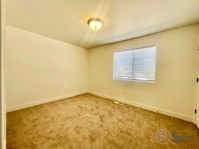 Building Photo - Cedar City Townhome!