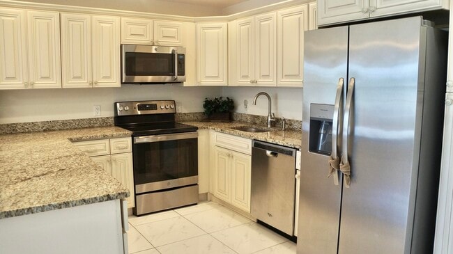 Building Photo - 42 Sussex E