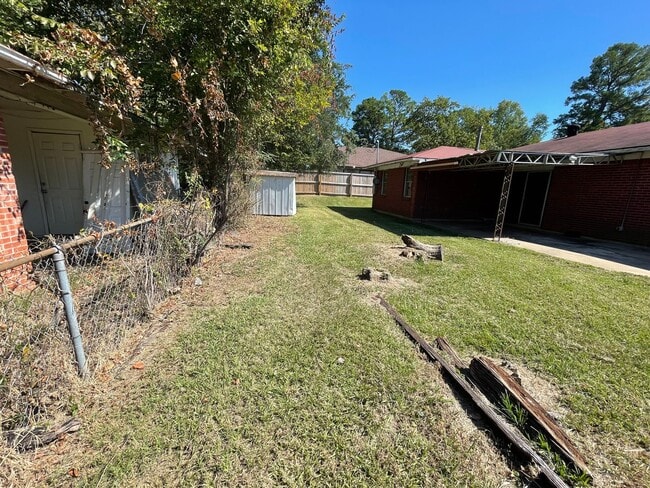 Building Photo - Gorgeous 3 Bedroom Home