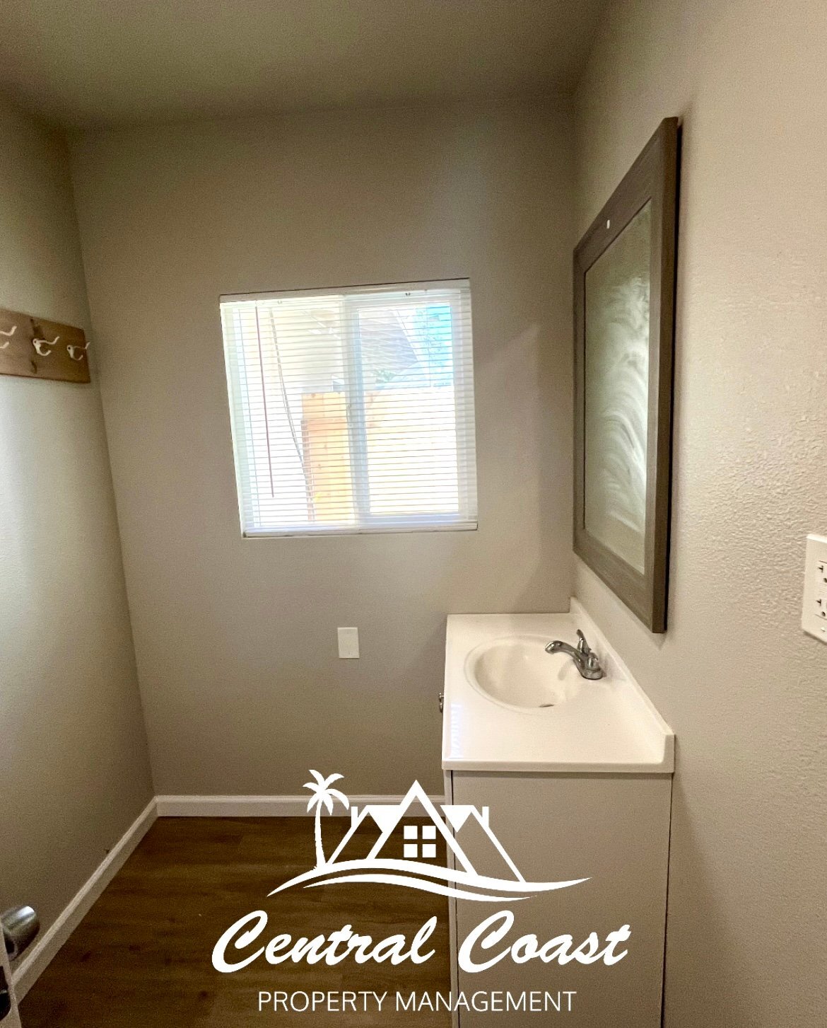 Building Photo - 0 S Hart Dr