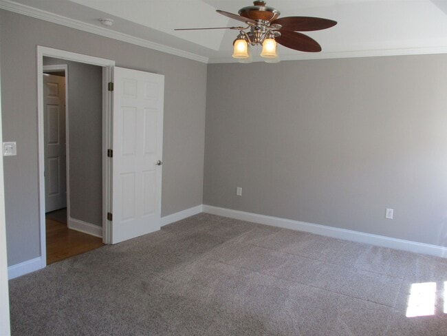 Building Photo - 2808 Blue Bell Ln