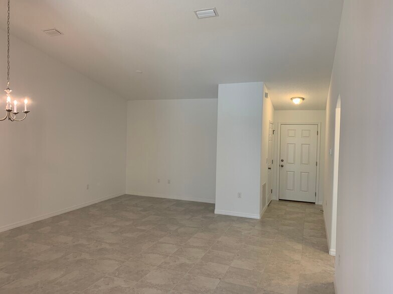 Building Photo - 124 Plain View Dr