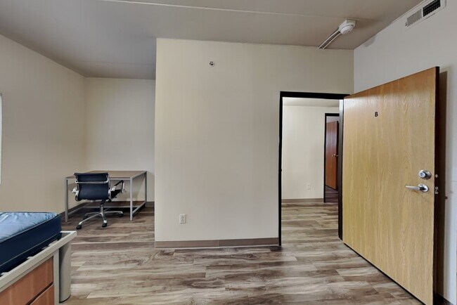 Building Photo - 215 Stanton Ave