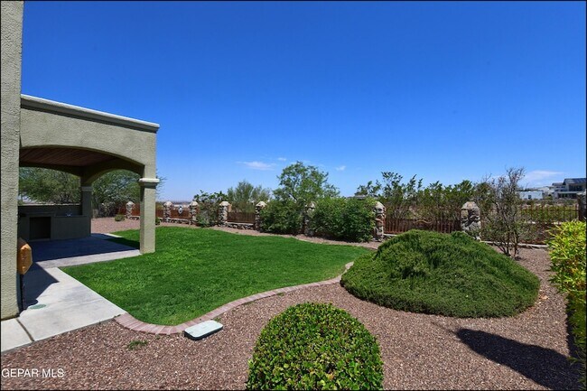 Building Photo - 7379 Black Mesa Dr