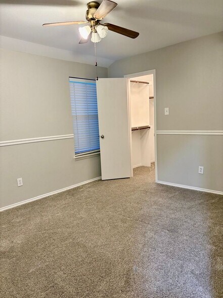 Building Photo - 809 Canyon Cove Dr