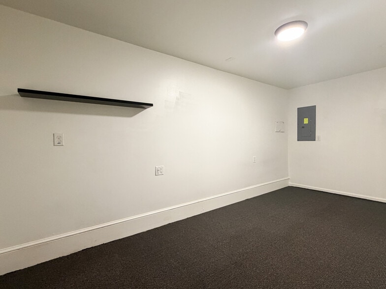 Building Photo - 900 Cadwell Ln