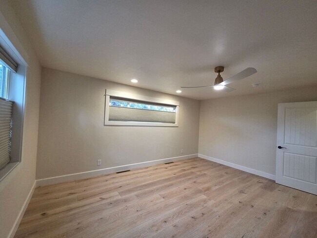 Building Photo - Amazing 4 Bed/3 Bath Home on One Acre with Large Shop – In Home Child Care Opportunity