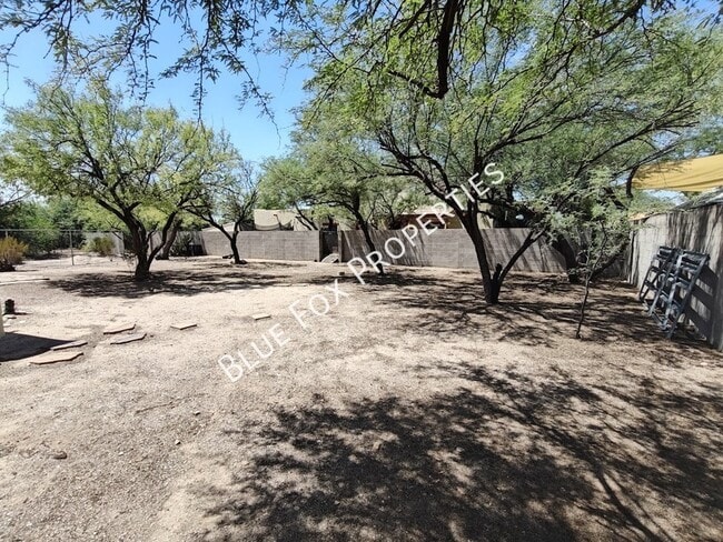Building Photo - 275 E Norma Ln