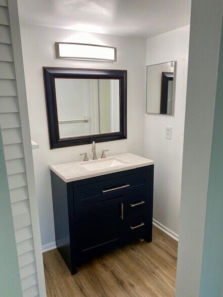 Building Photo - 420 Breakwater Dr