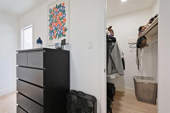 Building Photo - 805 Huntingdon Pl