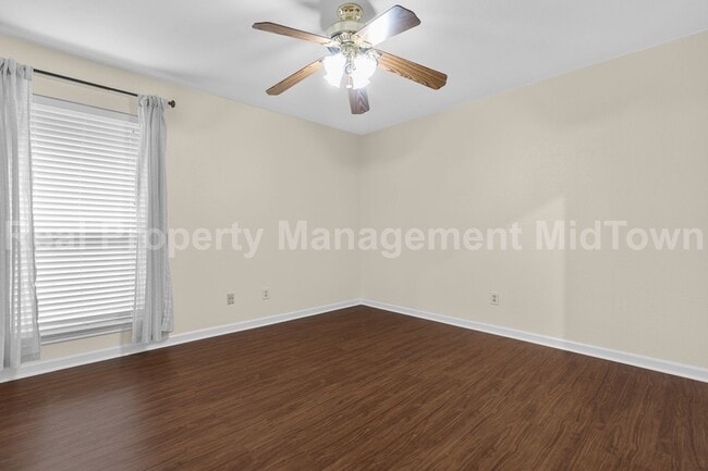 Building Photo - Charming Arlington Home with Spacious Livi...