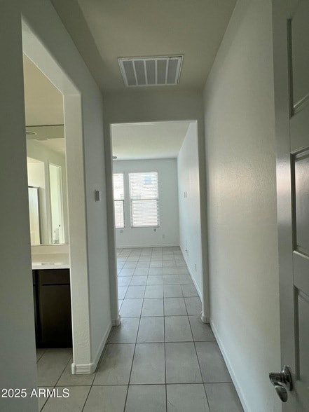 Building Photo - 8757 W Rancho Dr