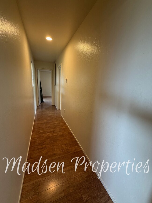 Building Photo - 784 Flag Creek Rd