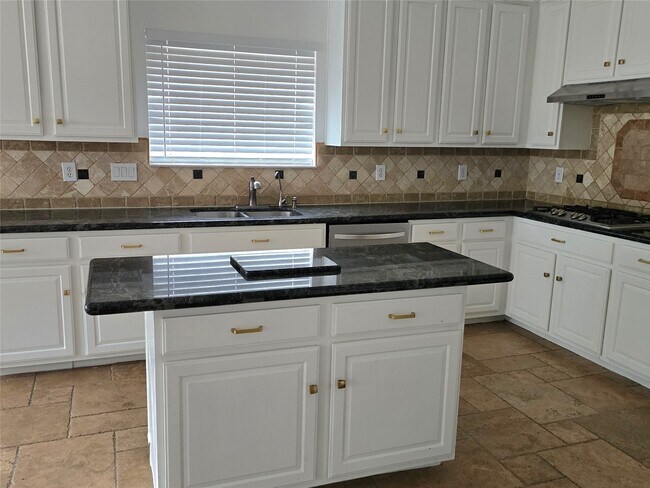 Building Photo - 12018 McKinney Falls Ln