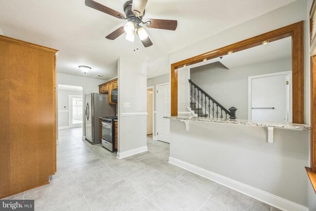 Building Photo - 5503 Red Haven Dr