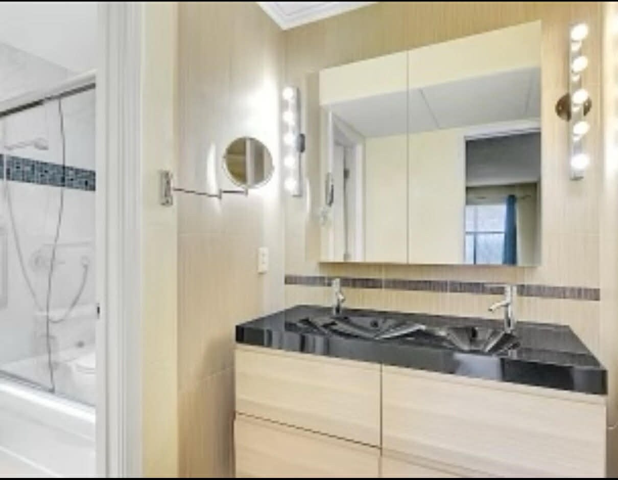 Building Photo - 300 N Civic Dr