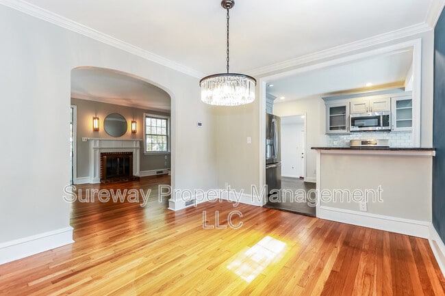 Building Photo - 404 Strawbridge Ave