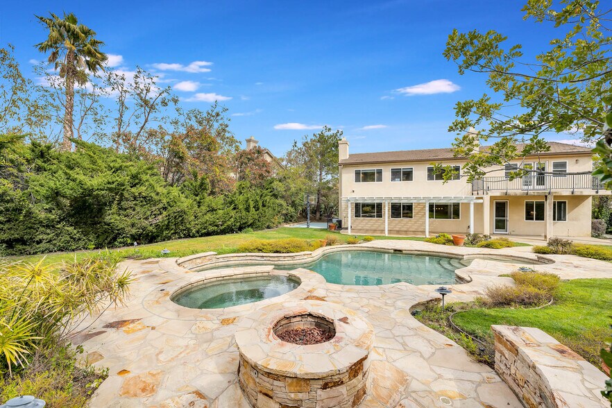 Pool & Spa View To House - 12215 Delante Ct