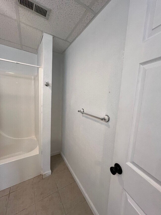 Building Photo - 360 Tall Oaks Dr