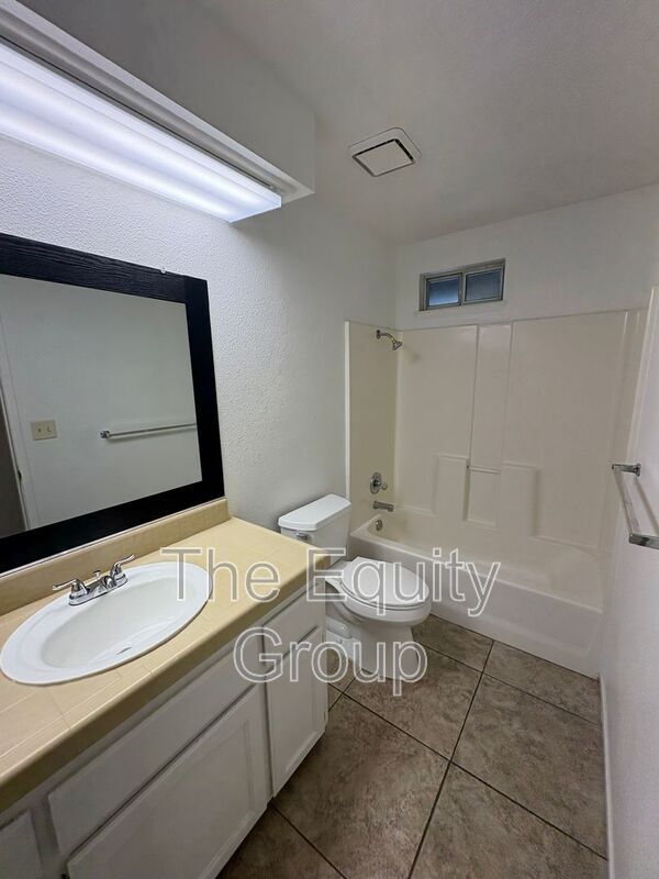 Building Photo - 1195 Santa Cruz Ave