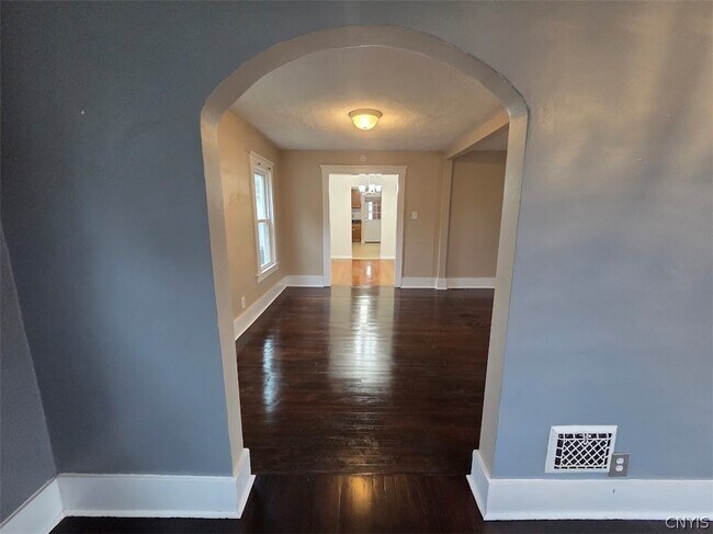Building Photo - 337 Marlborough Rd