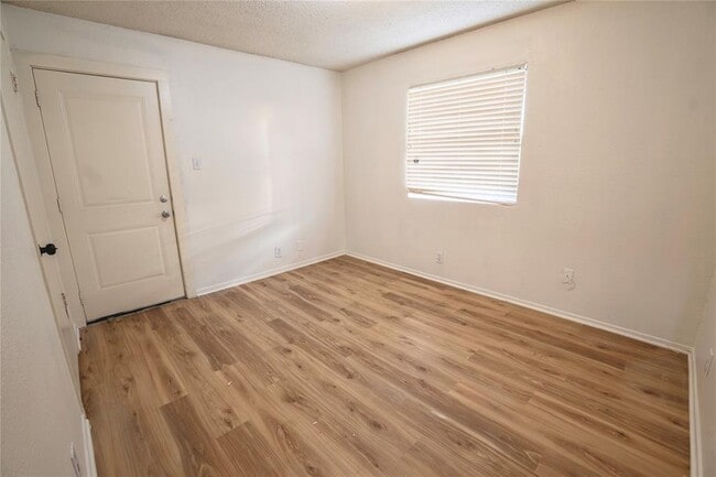 Building Photo - 10209 Brownie Dr