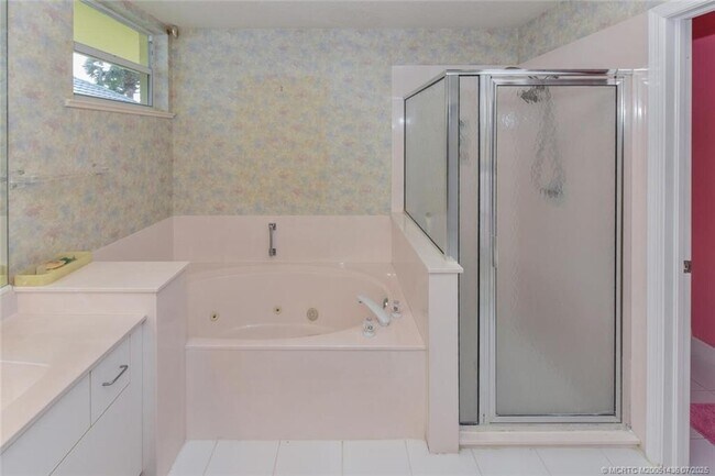 Building Photo - 3510 SE Cambridge Dr