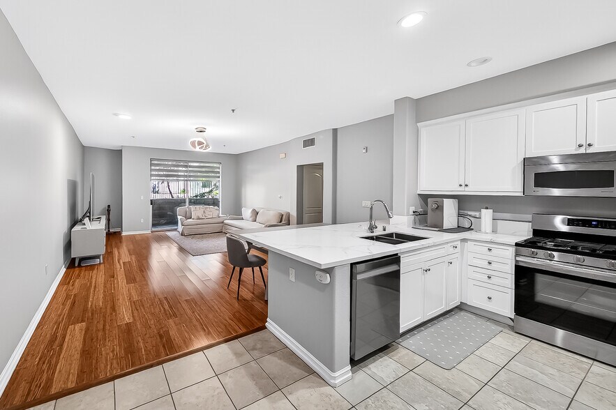 Building Photo - 629 Traction Ave