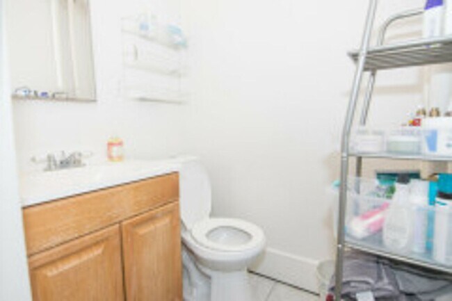 Building Photo - AWESOME ALLSTON 3BED!!!