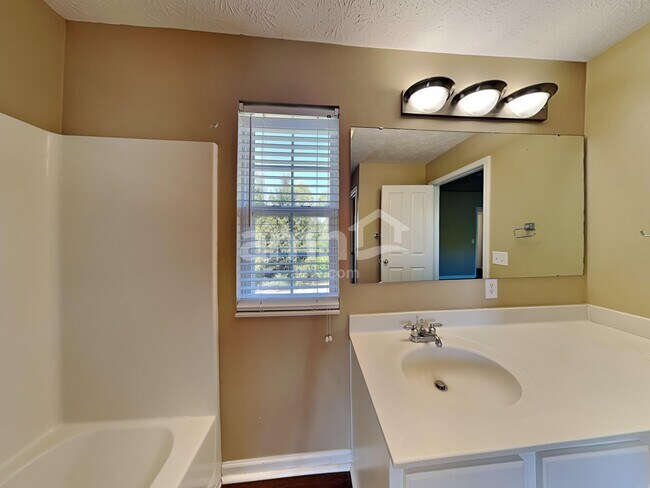 Building Photo - 12700 Hearthstone Dr