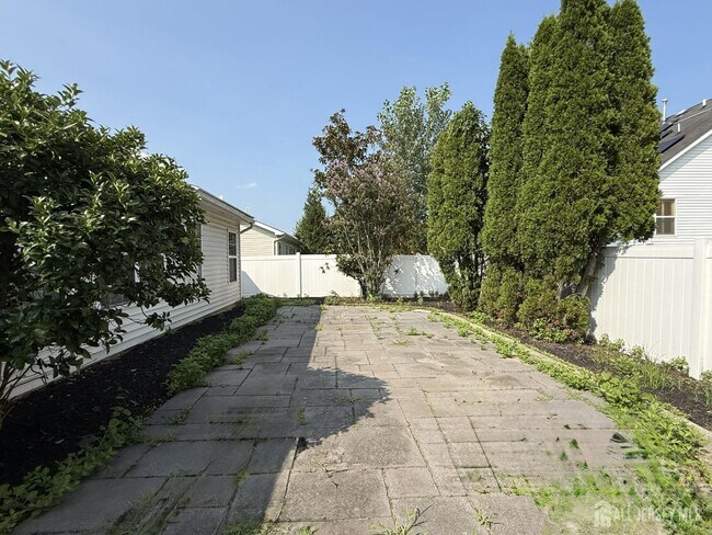 Building Photo - 25 Canal View Dr